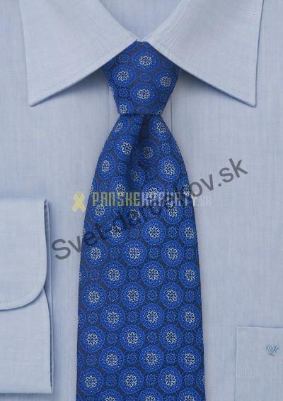 Bluten modrá kravata s elegantným kvetovaním