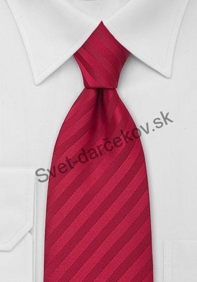 Granada tmavo červená kravata s pruhovaním