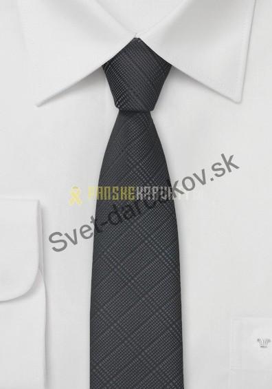 Úzka kravata tmavo šedej farby s károvaním