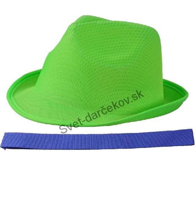Letný klobúk limetkovo zelenej farby s modrým lemom 