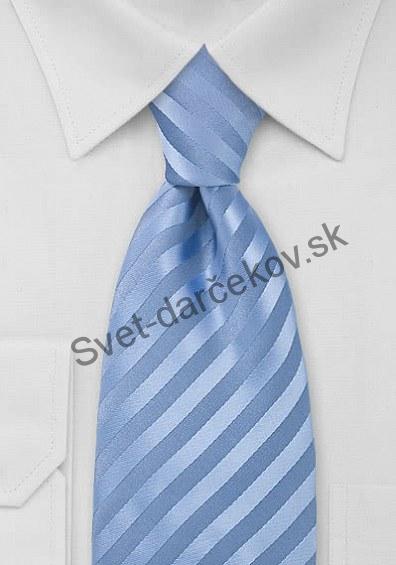 Úzka modrá kravata s pruhmi