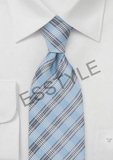 Predĺžená bledomodrá kravata s károvaným vzorom